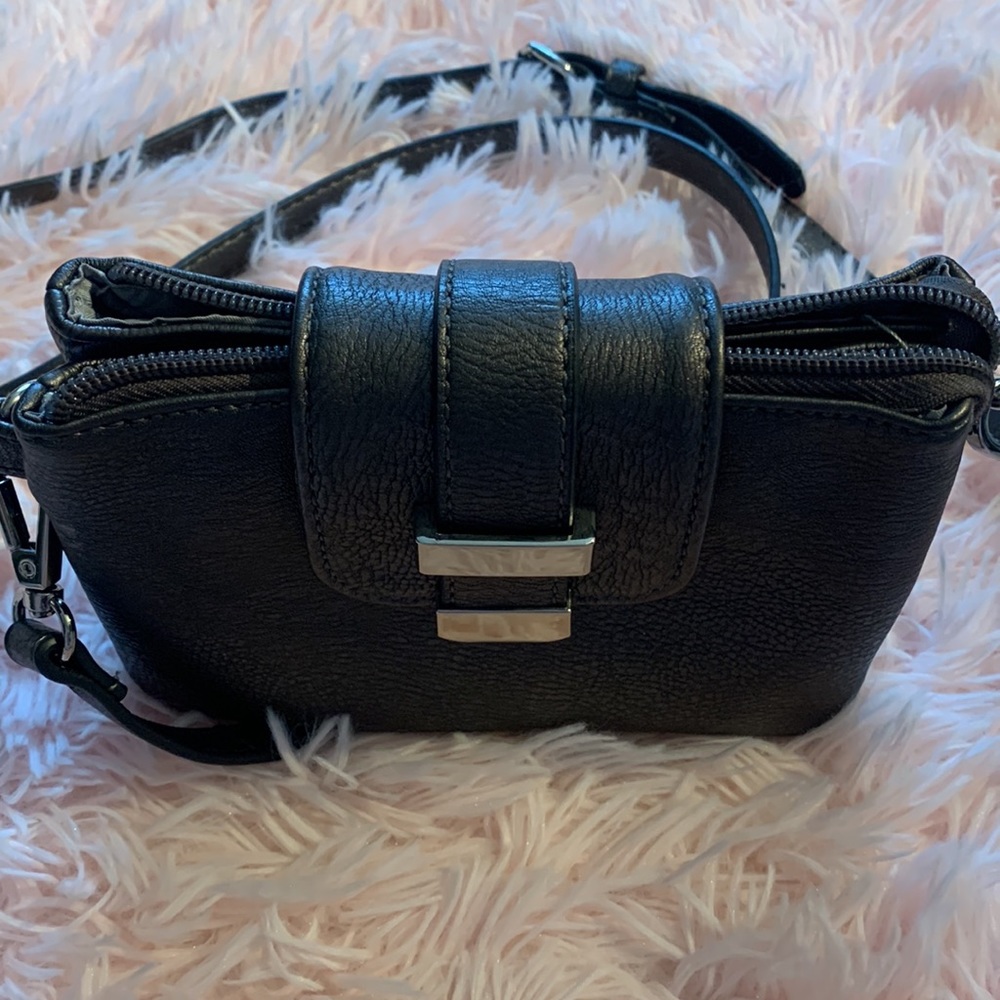 EUC Versatile Pewter grey crossbody /wristlet/clutch. Lil bag is roomy!